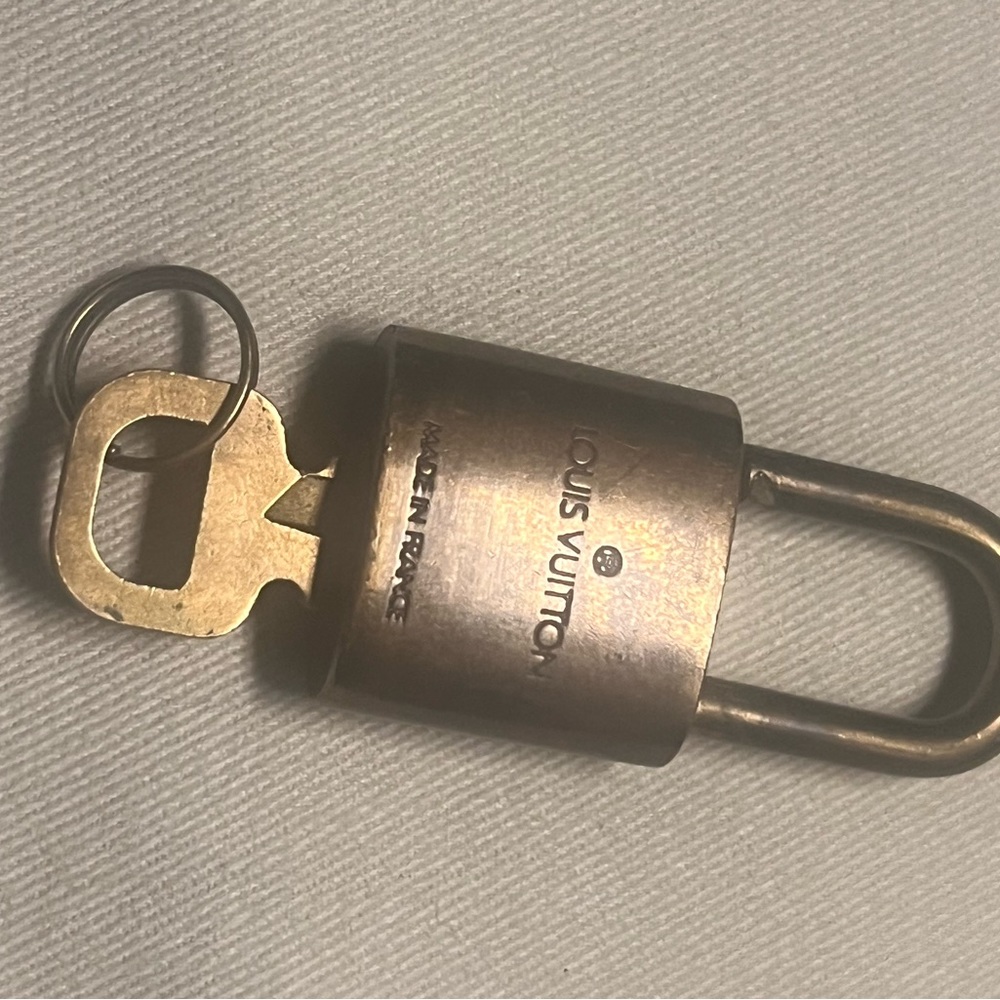 Louis Vuitton Lock and Key #323